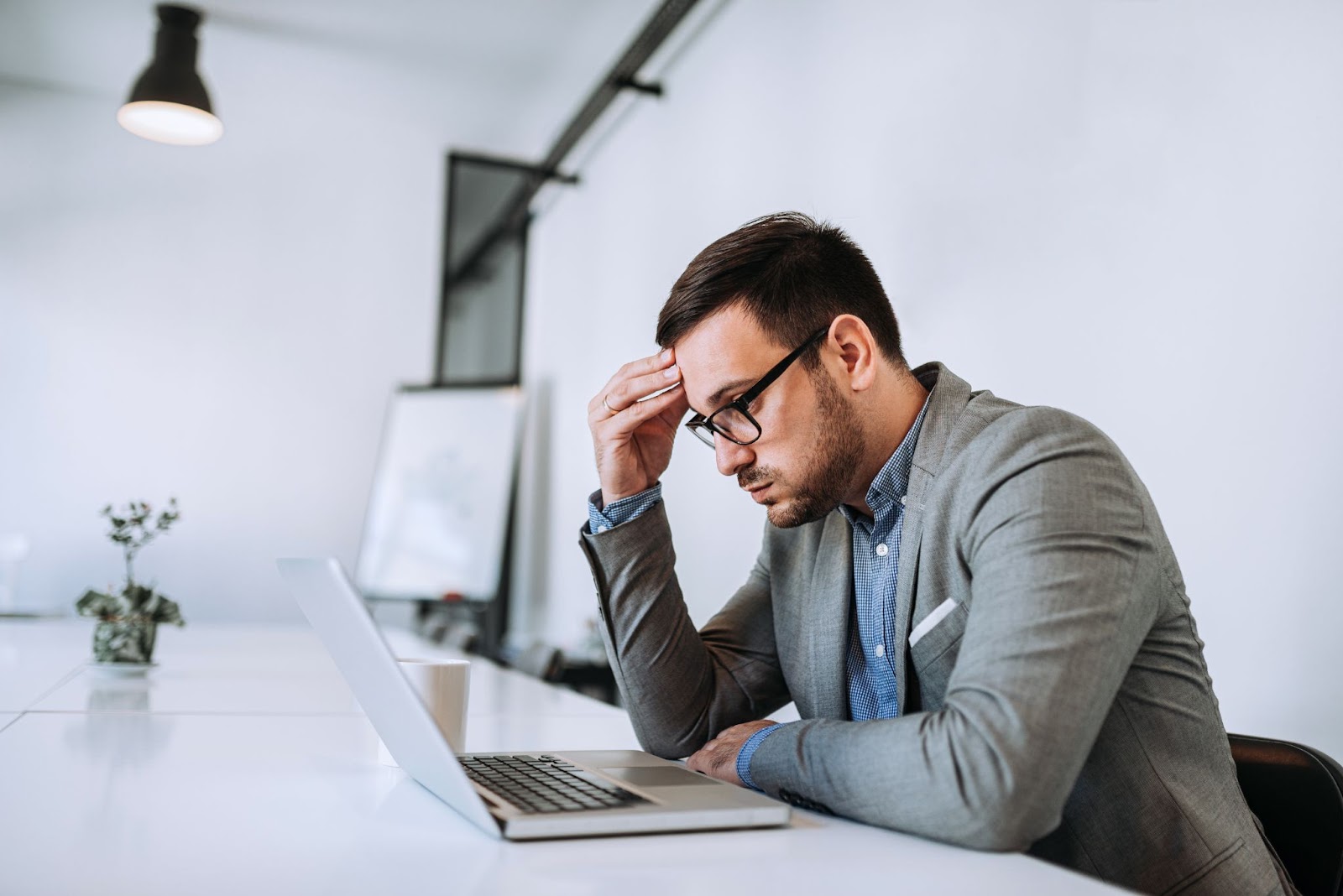 Pros and Cons of Self Monitoring vs Professional CCTV Monitoring