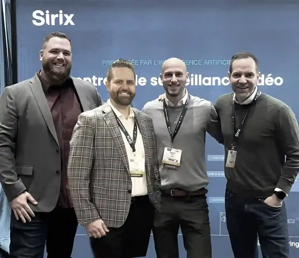 Jonathan, Chris, Daniel et Jean de Sirix lors d'une conférence, représentant l'expertise et l'engagement de l'équipe pour des solutions de sécurité fiables.